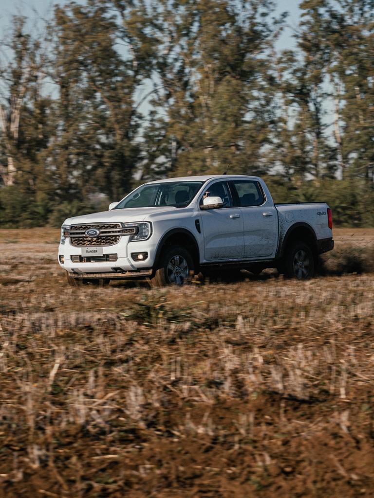 Ford Ranger en el campo
