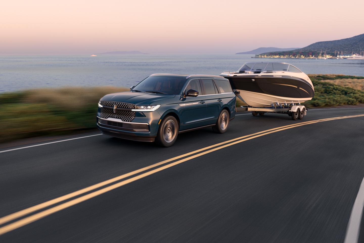 A 2025 Lincoln Navigator® SUV tows a large boat