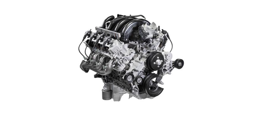Gros plan sur le moteur V8 de 7,3 L du fourgon tronqué Ford série E 2025