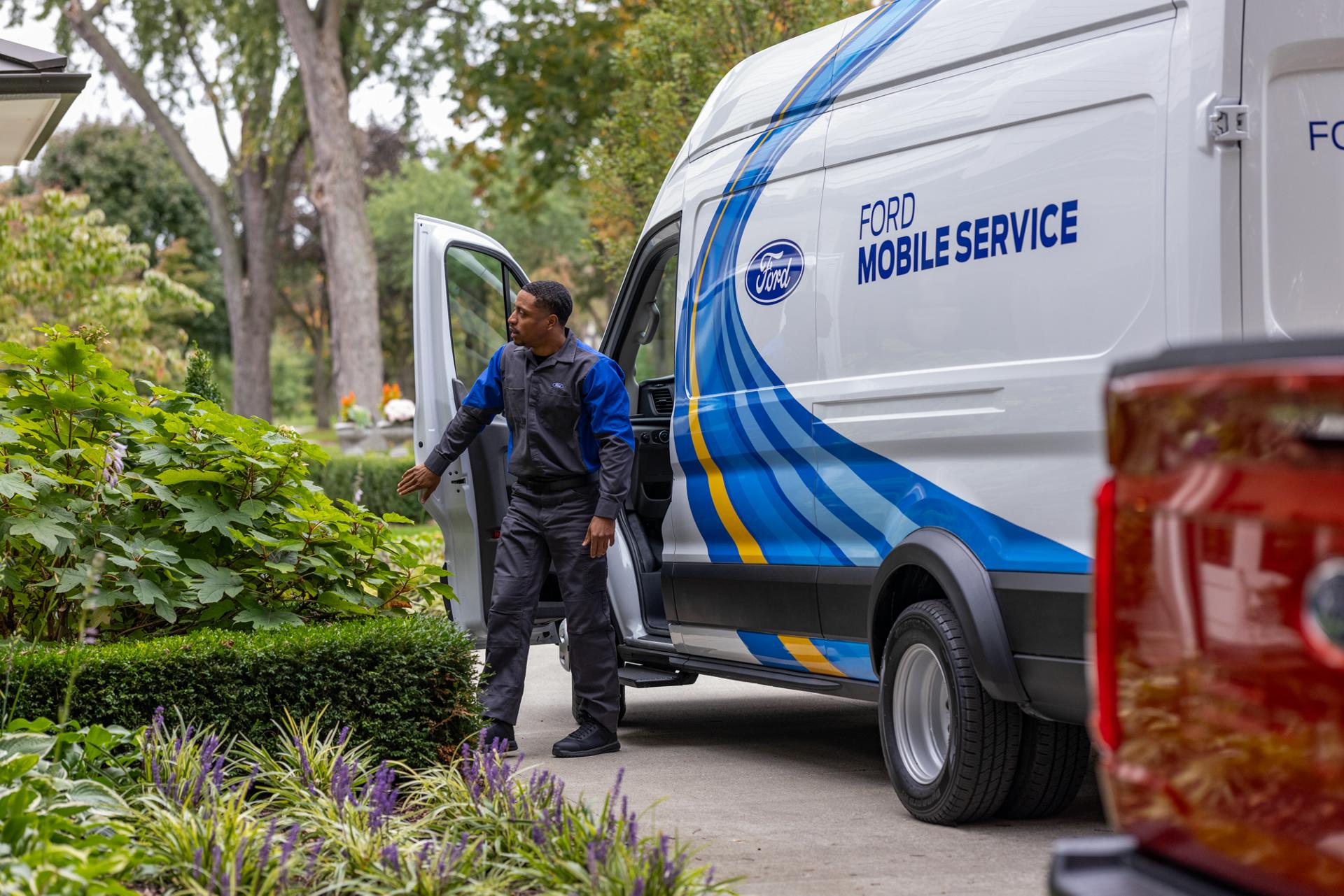 A Ford service tech exits their Ford Mobile Service van in a customer’s driveway