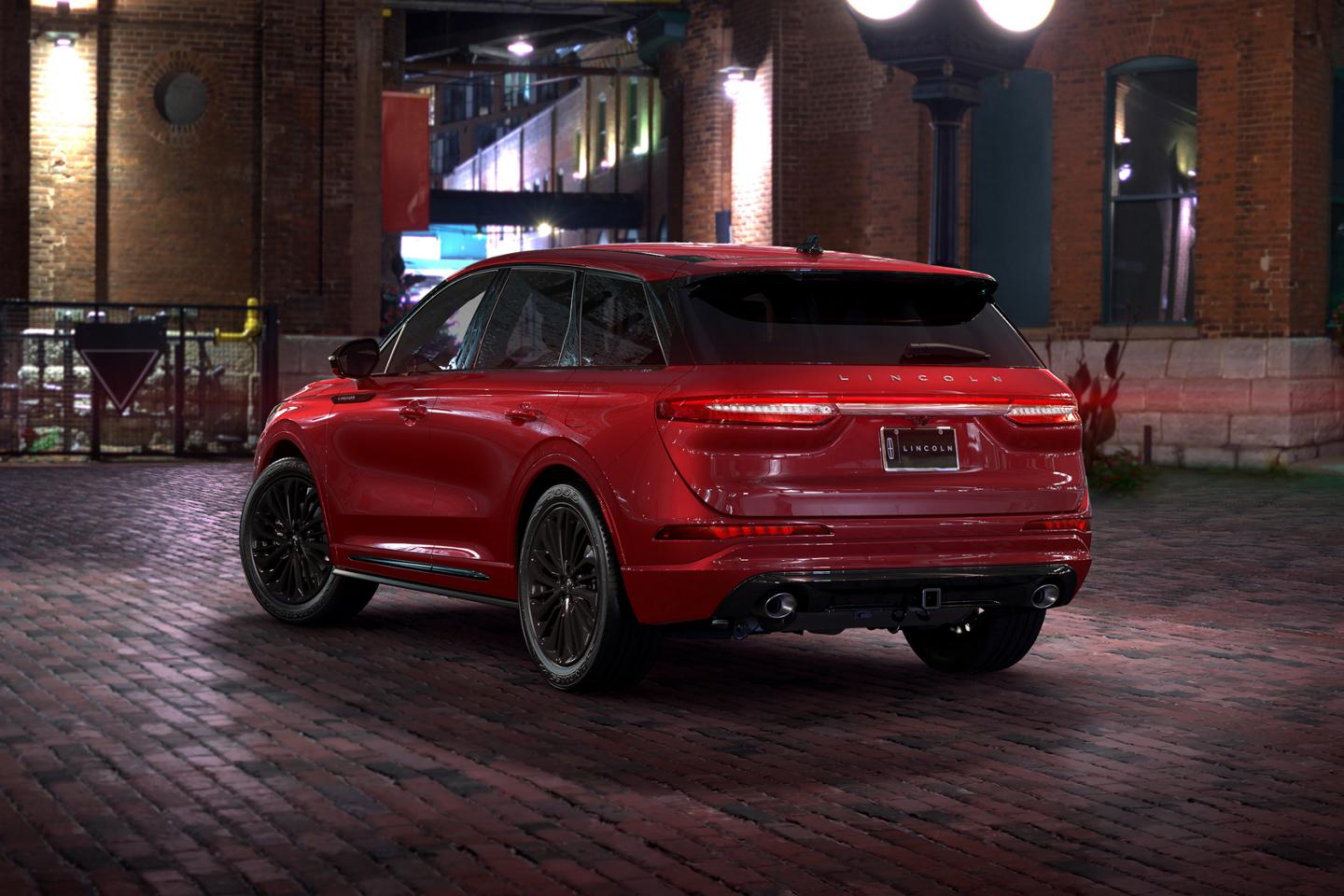 A 2025 Lincoln Corsair® SUV premiere model is shown with the available Jet Appearance Package