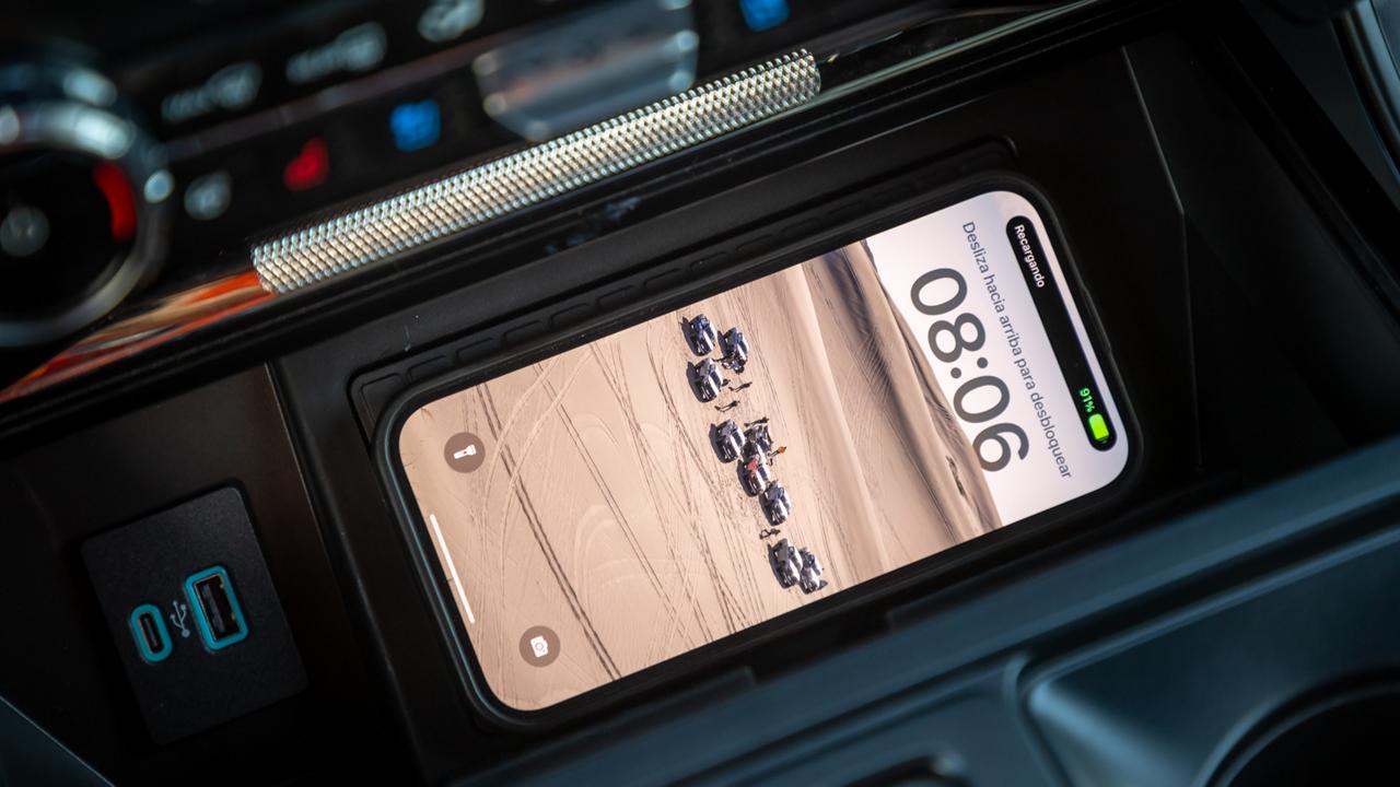 Cargador inalámbrico y elementos de conectividad en la Ford F-150 