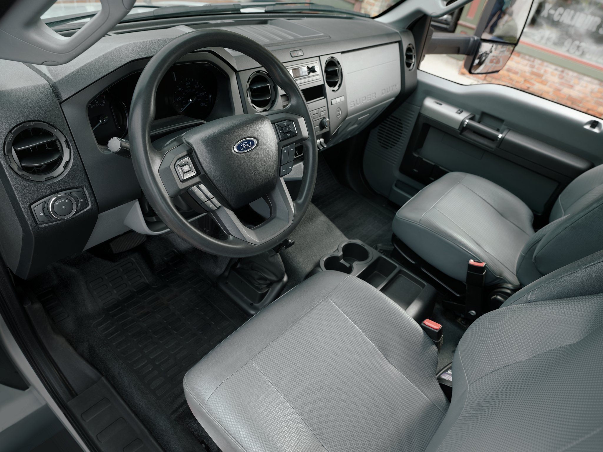 Intérieur avant du Ford F-750® 2025 à cabine simple