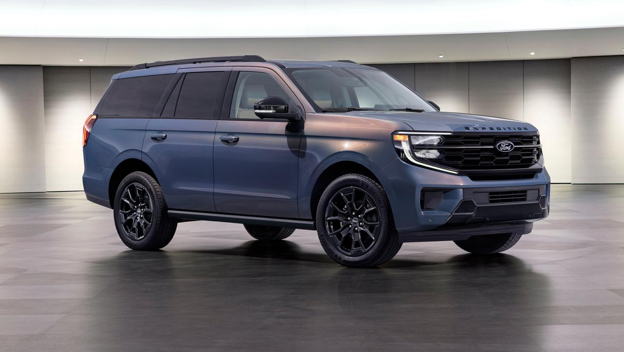 2027 Ford Expedition® Platinum® model with available 30th Anniversary Appearance Package in Blue Ember Metallic