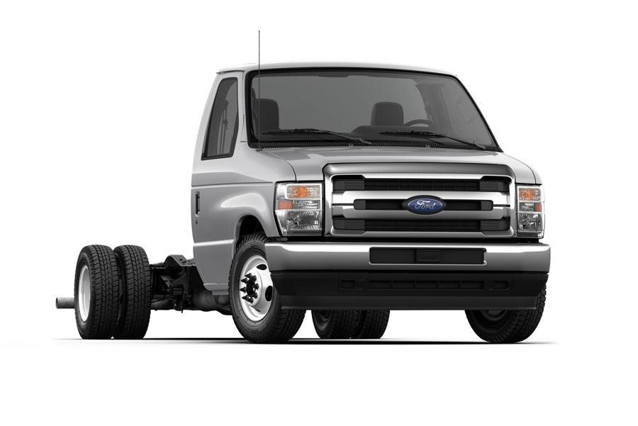 2026 Ford E-450 dual-rear-wheel Cutaway