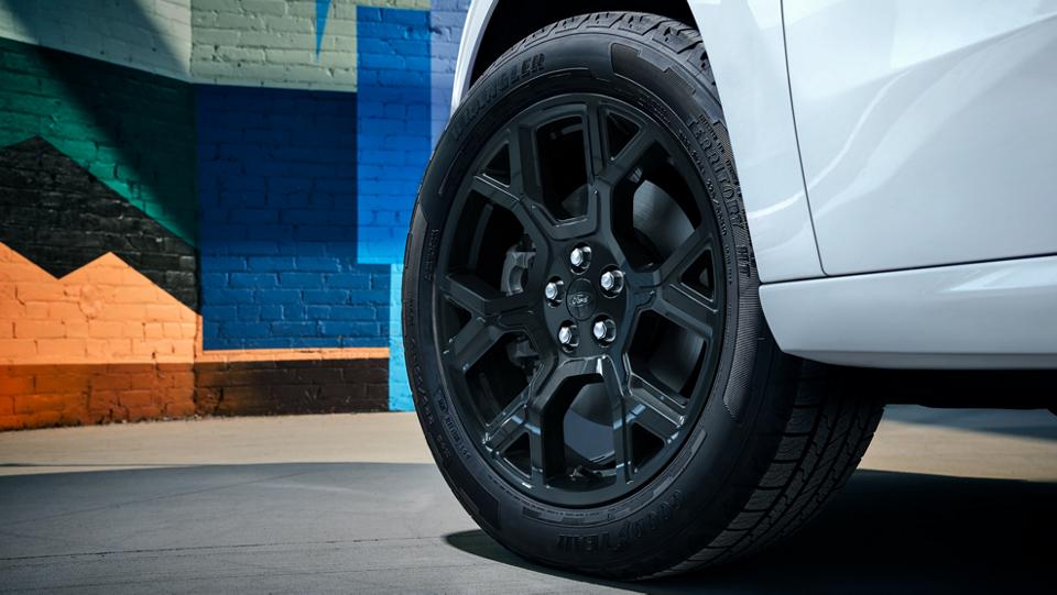 Close-up on the available 19-inch spoke wheel of a 2026 Ford Maverick Lobo™ model in Space White