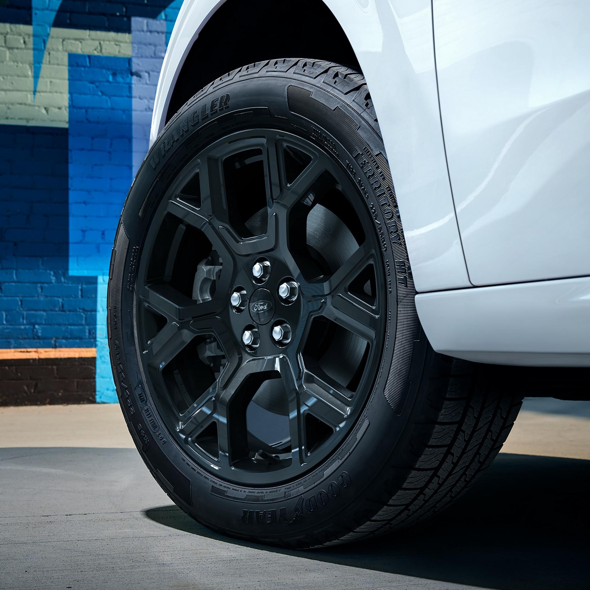 Close-up on the available 19-inch spoke wheel of a 2026 Maverick Lobo™ model in Space White
