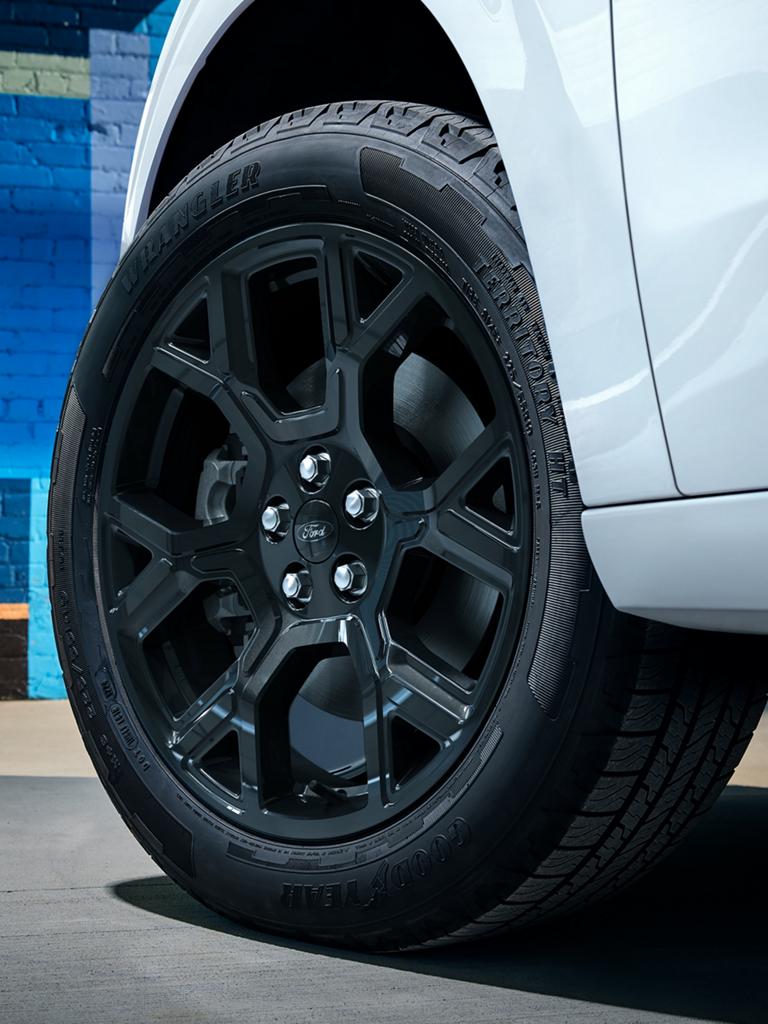 Close-up on the available 19-inch spoke wheel of a 2026 Ford Maverick Lobo™ model in Space White