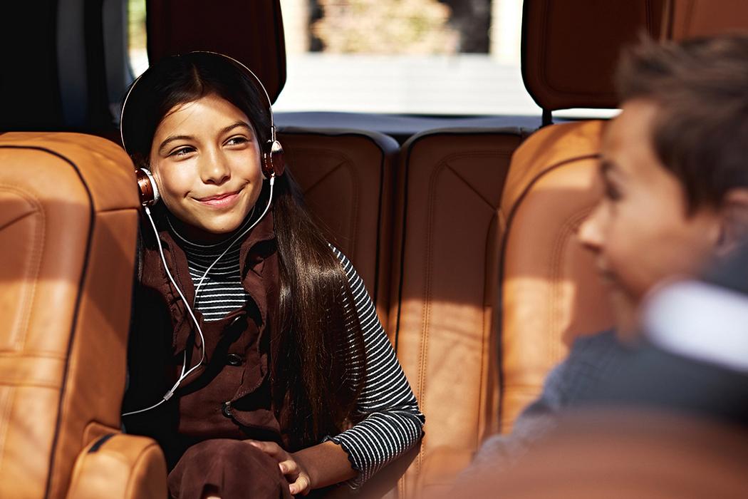 Children in the second and third roll seats of a 2021 Lincoln