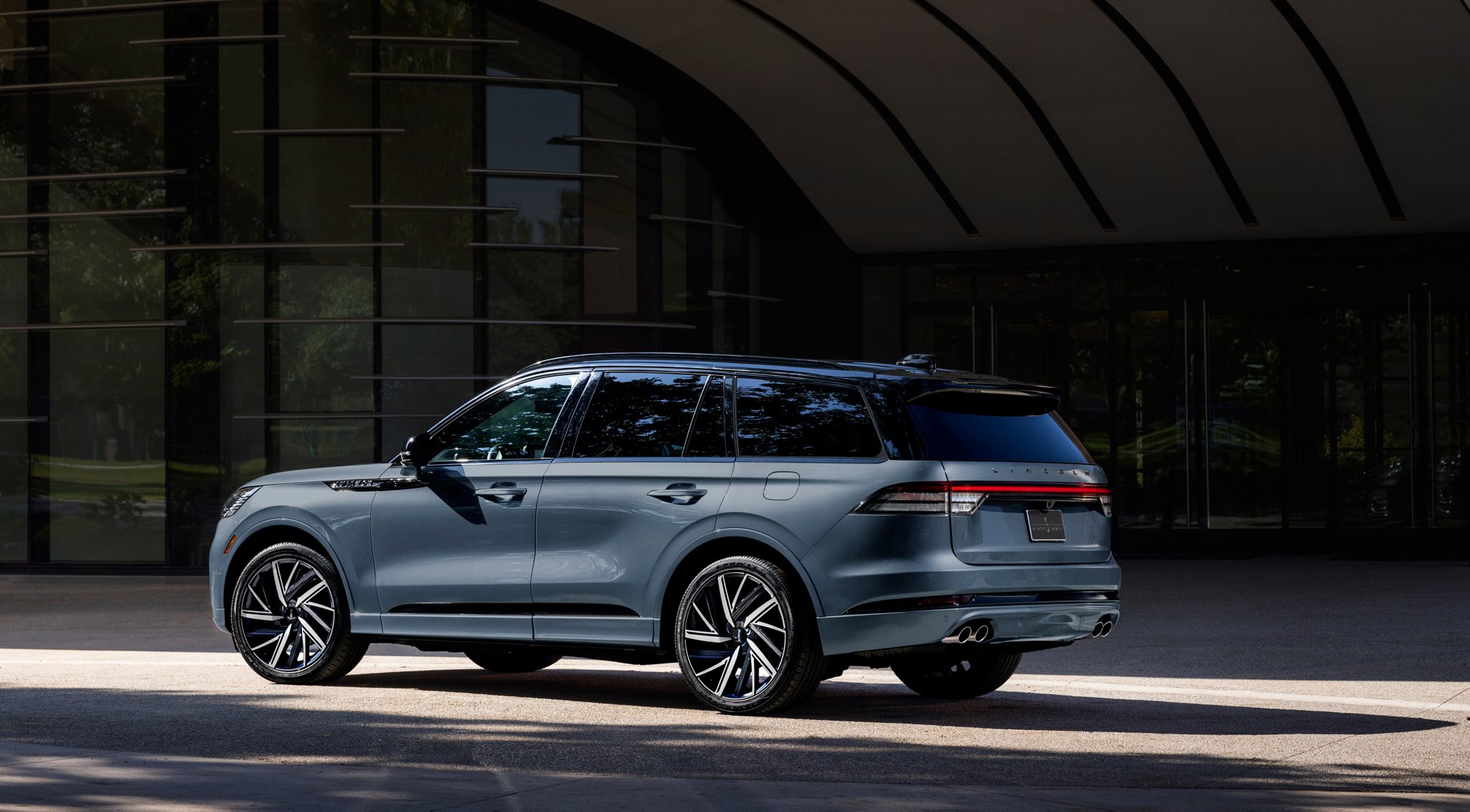 A 2025 Lincoln Black Label Aviator® SUV is shown in Asher Gray Exterior color with the available Special Edition Package.