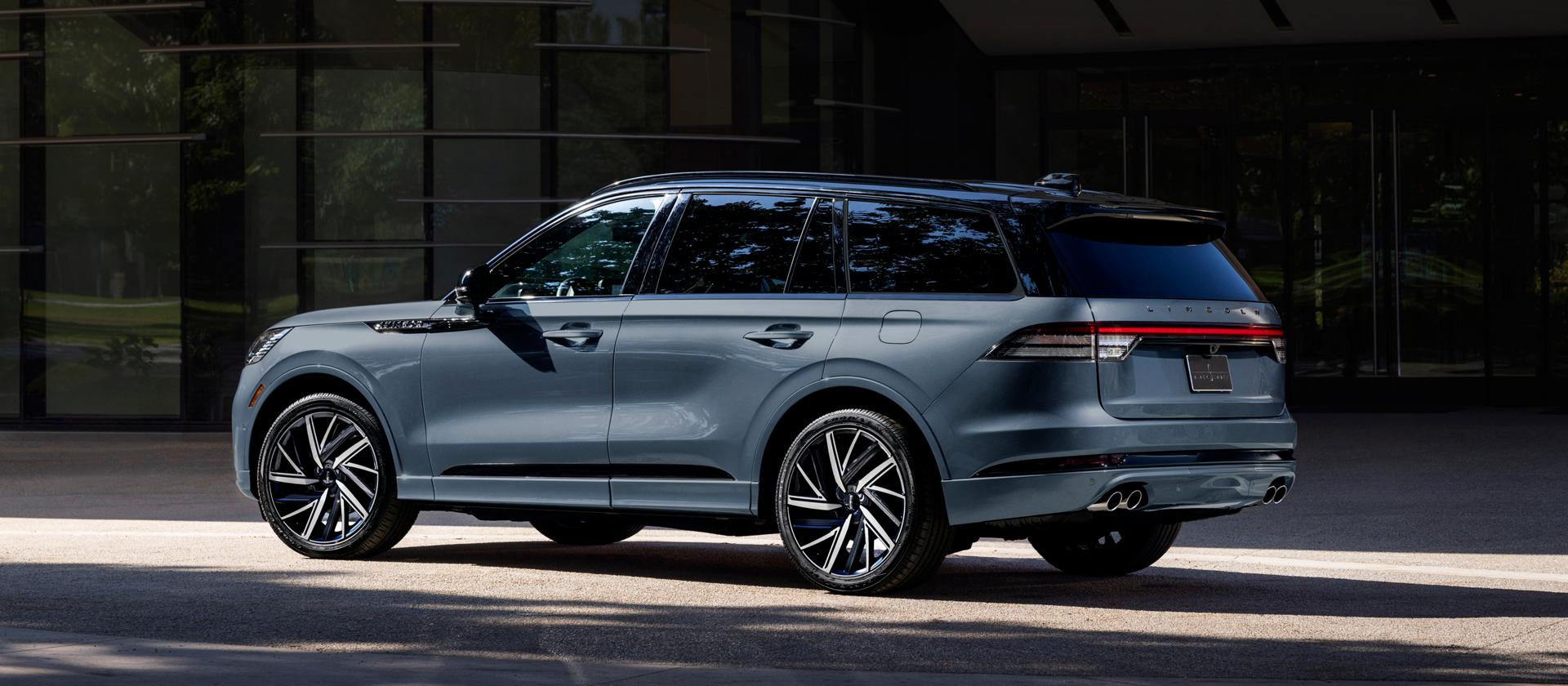 A 2025 Lincoln Black Label Aviator® SUV is shown with the available Special Edition Package