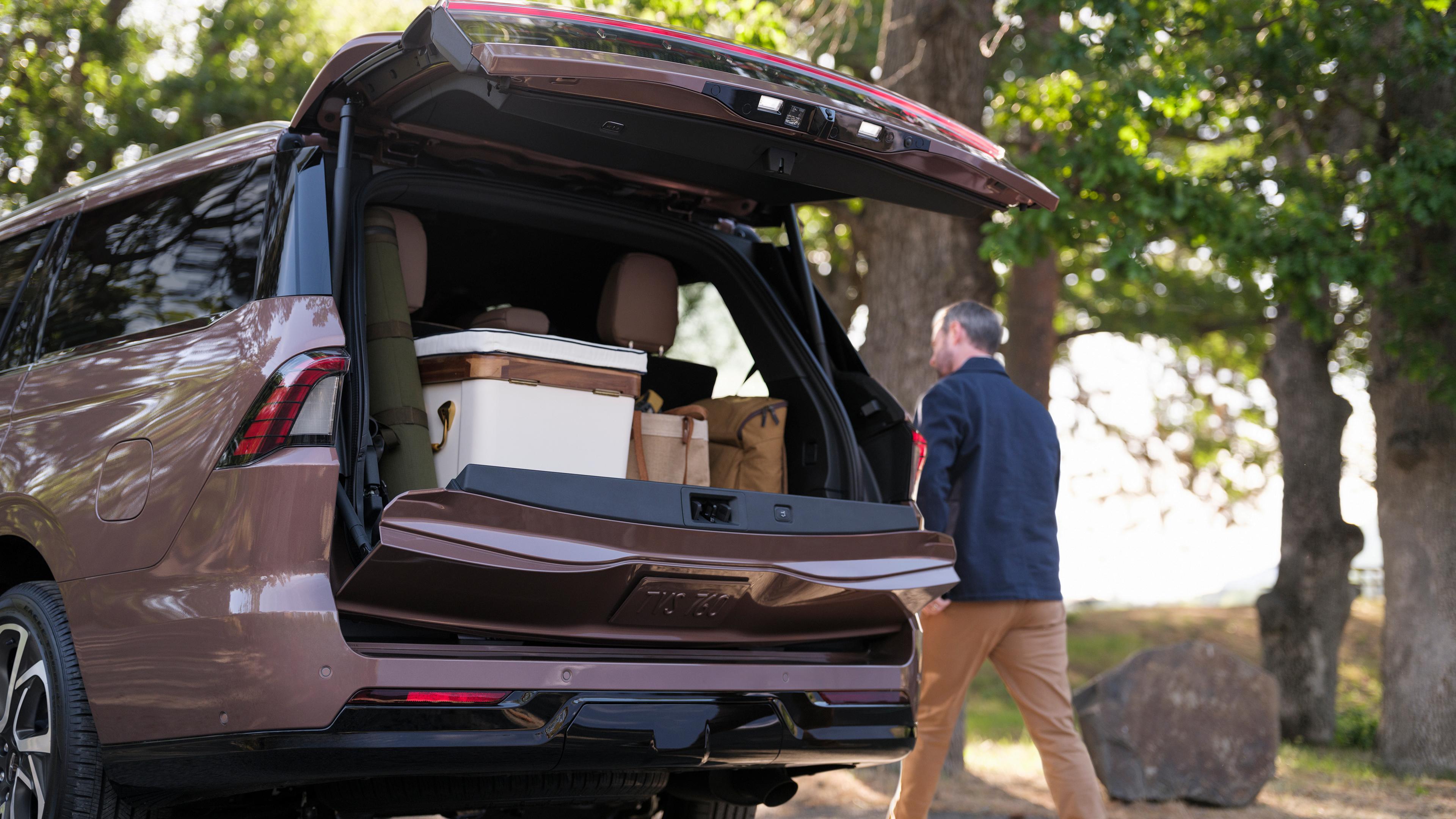 The Lincoln Split Gate open showcases the spaciousness of the cargo area