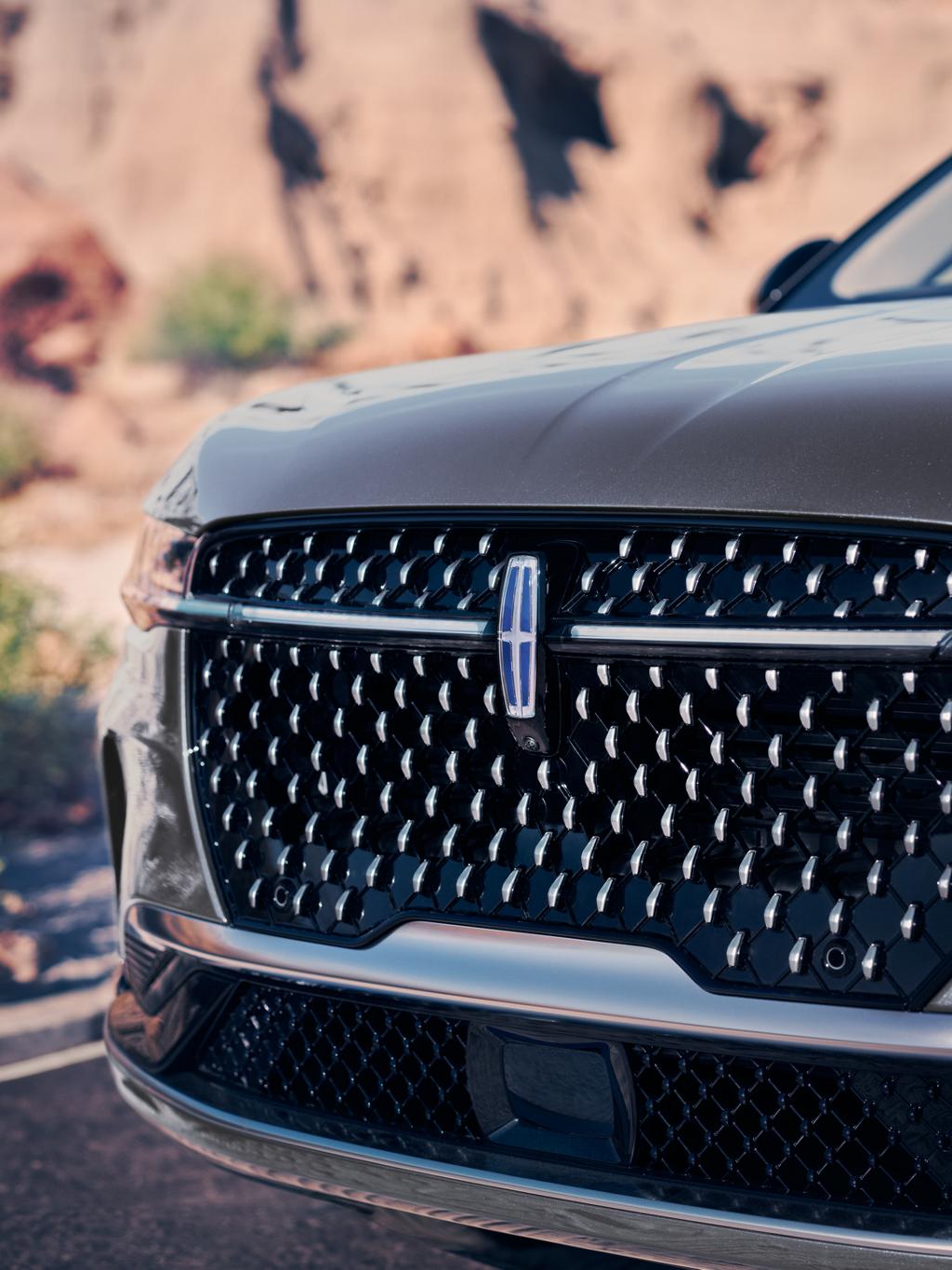 The grille of the 2025 Lincoln Nautilus® SUV
