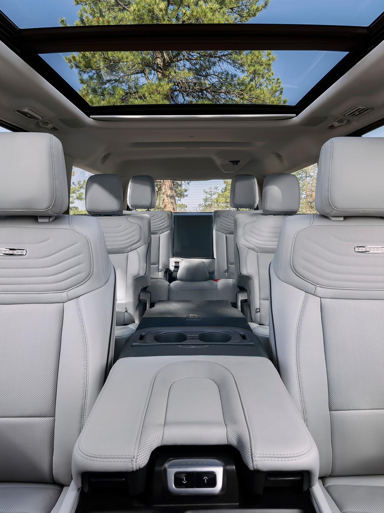 2027 Ford Expedition® Platinum® SUV center aisle