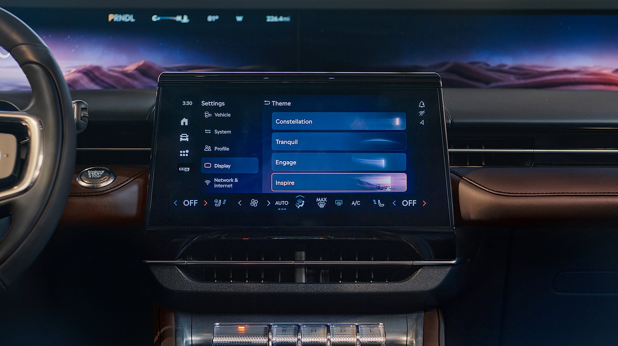 The display themes selector in the center touchscreen of a 2026 Lincoln Nautilus® SUV