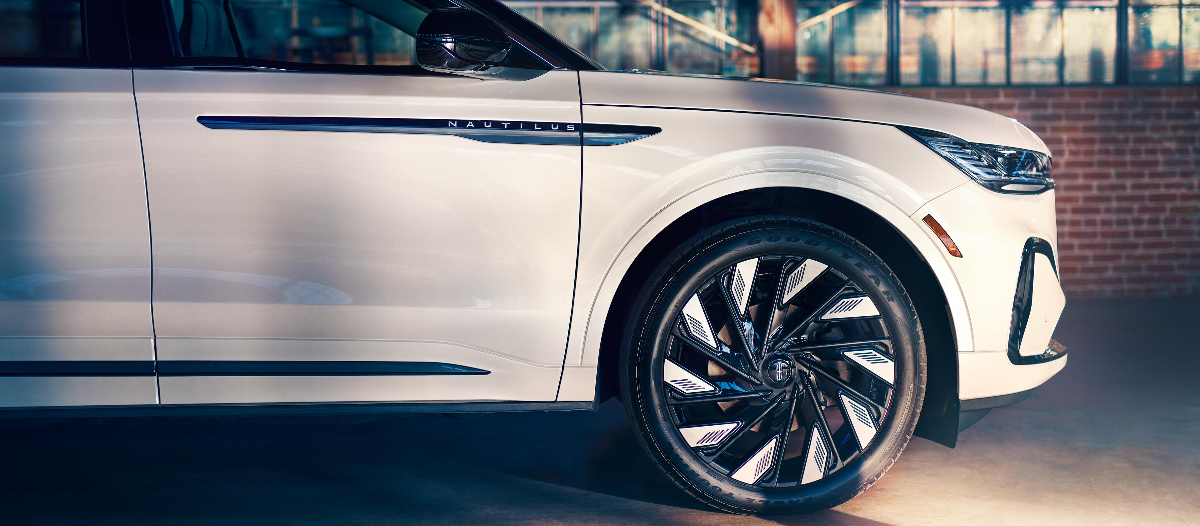 The wheel of the available Jet Appearance Package on a 2026 Lincoln Black Label™ Nautilus® SUV