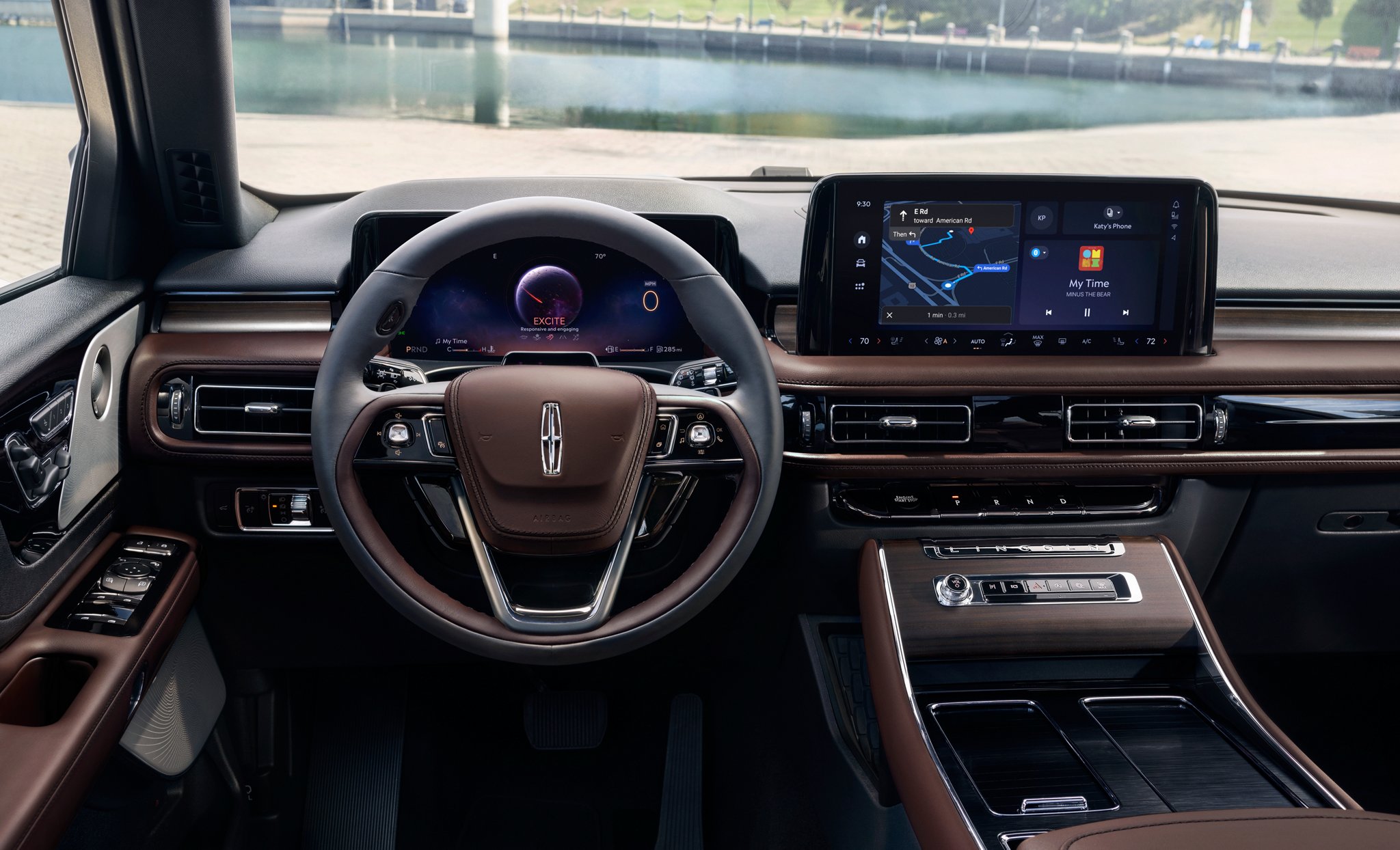 L’affichage de la console centrale d’un Lincoln Aviator 2025 montre des renseignements de navigation