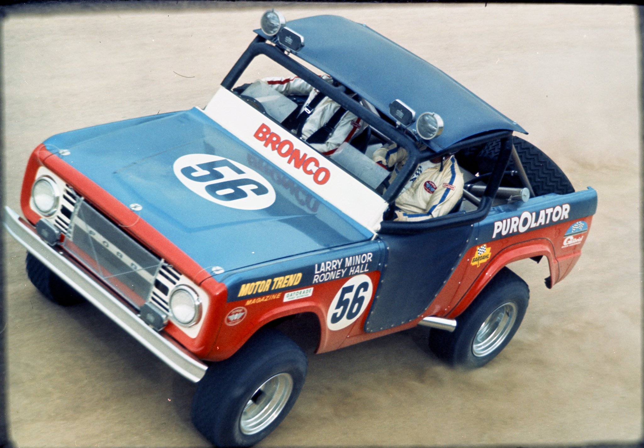 Le Ford Bronco de course numéro 56 était conduit par Larry Minor et Rodney Hall dans la course mexicaine 1000 de 1969