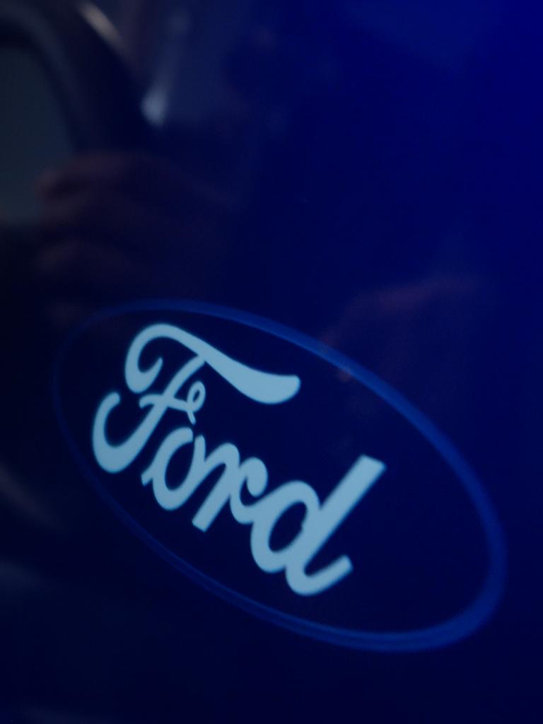Ford Connectivity Package features on a 2026 Ford Expedition® SUV 13.2-inch center display
