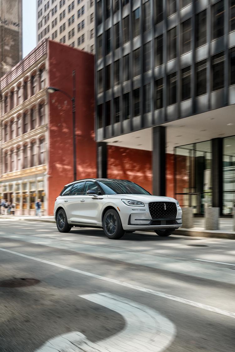 The stylish 20" wheels of the available Jet Appearance Package are shown