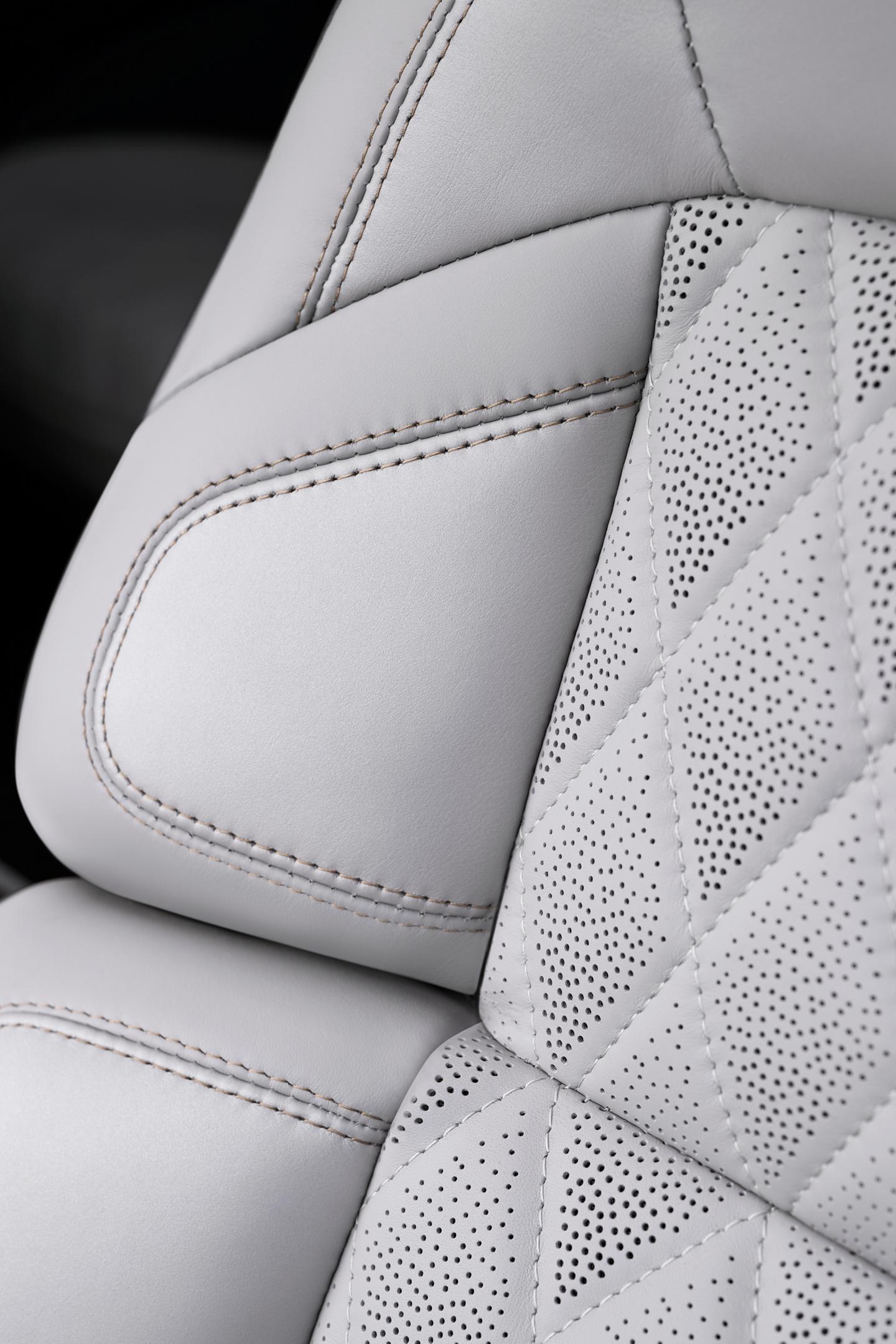 The quilted front seat of a Lincoln Black Label Navigator® SUV in the Atmospheric theme